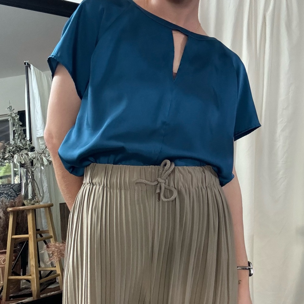 DKNY women’s satin business casual top - medium